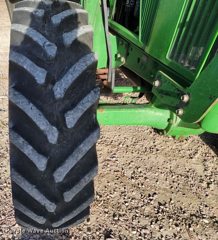 image for item ME9589 1997 John Deere 7410  MFWD tractor