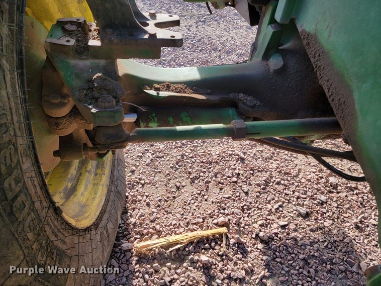 image for item ME9590 2004 John Deere 8320  MFWD tractor