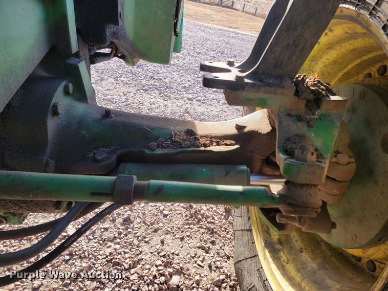 image for item ME9590 2004 John Deere 8320  MFWD tractor