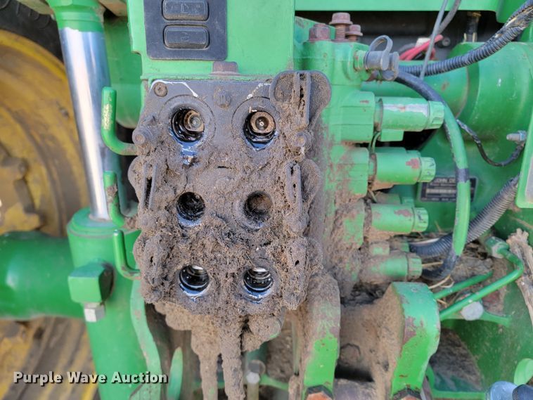 image for item ME9590 2004 John Deere 8320  MFWD tractor