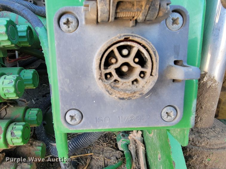 image for item ME9590 2004 John Deere 8320  MFWD tractor