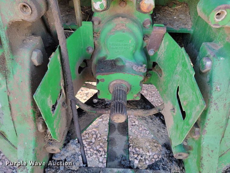 image for item ME9590 2004 John Deere 8320  MFWD tractor