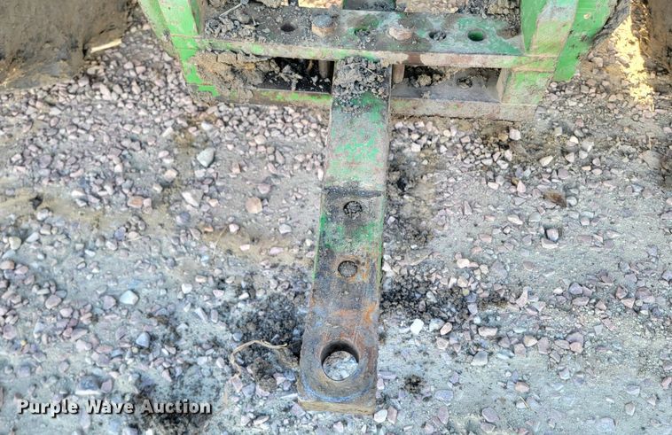 image for item ME9590 2004 John Deere 8320  MFWD tractor