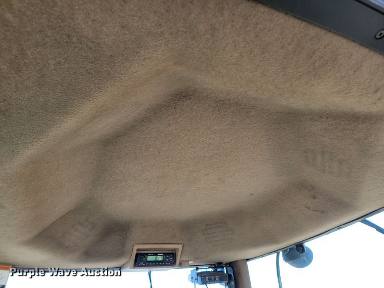 image for item ME9590 2004 John Deere 8320  MFWD tractor