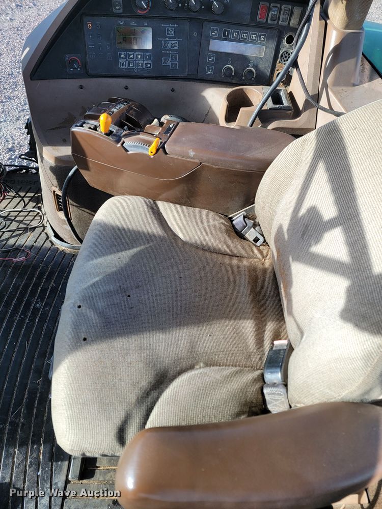 image for item ME9590 2004 John Deere 8320  MFWD tractor