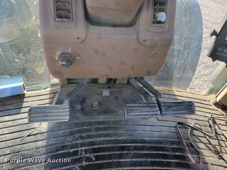 image for item ME9590 2004 John Deere 8320  MFWD tractor