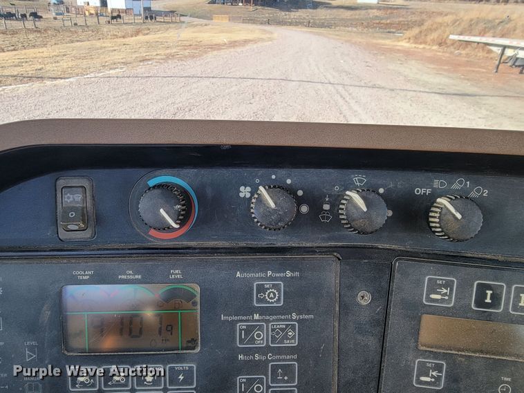 image for item ME9590 2004 John Deere 8320  MFWD tractor