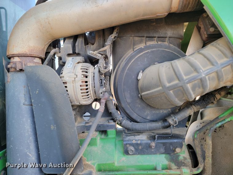 image for item ME9590 2004 John Deere 8320  MFWD tractor