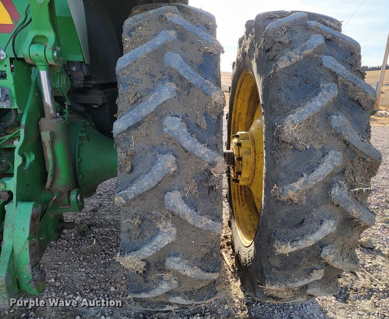 image for item ME9590 2004 John Deere 8320  MFWD tractor