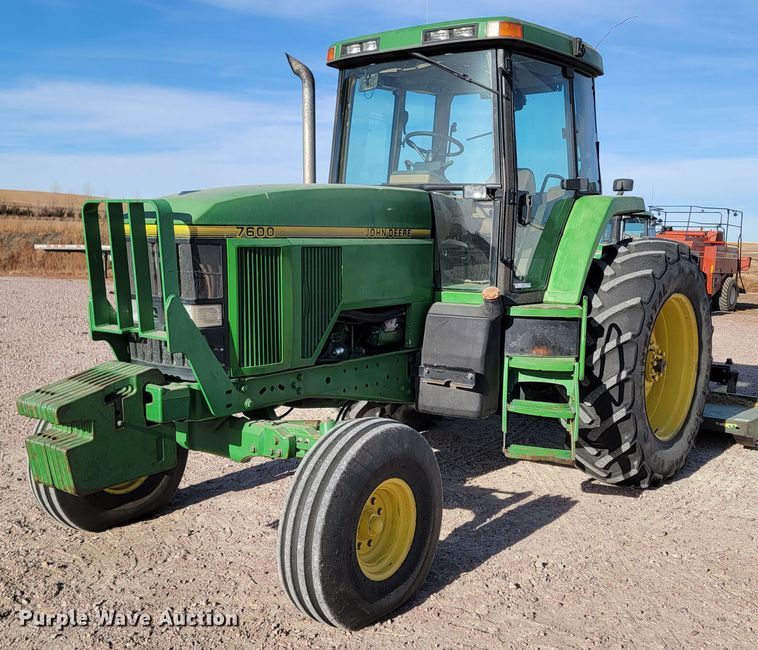 image for item ME9592 1996 John Deere 7600  tractor