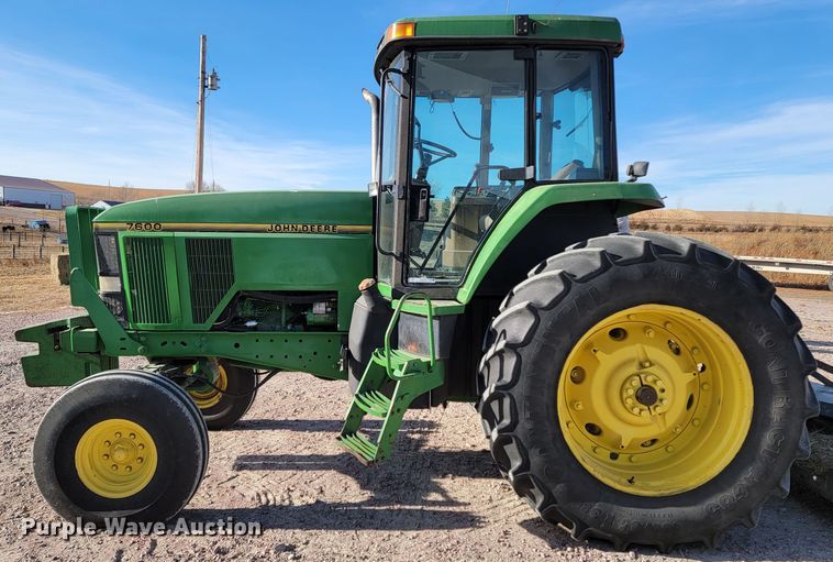 image for item ME9592 1996 John Deere 7600  tractor