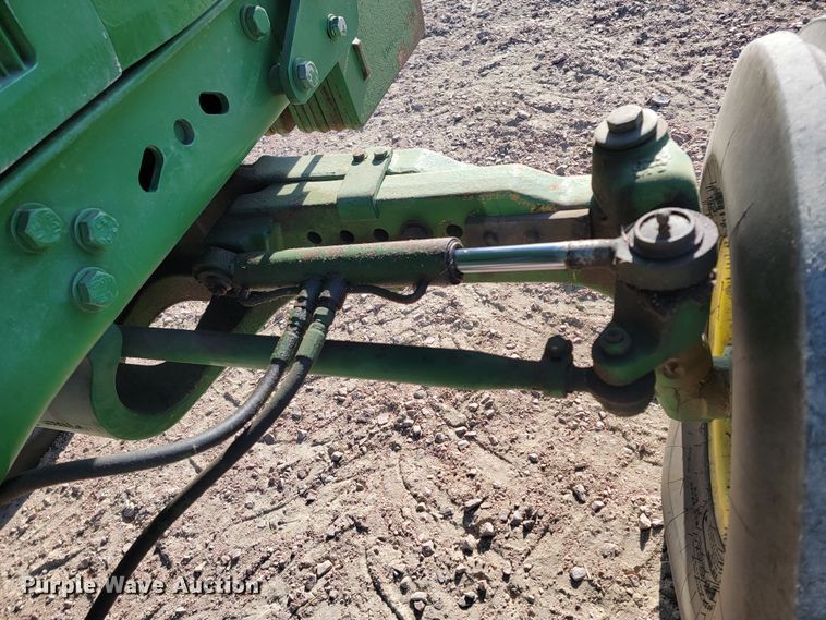 image for item ME9592 1996 John Deere 7600  tractor