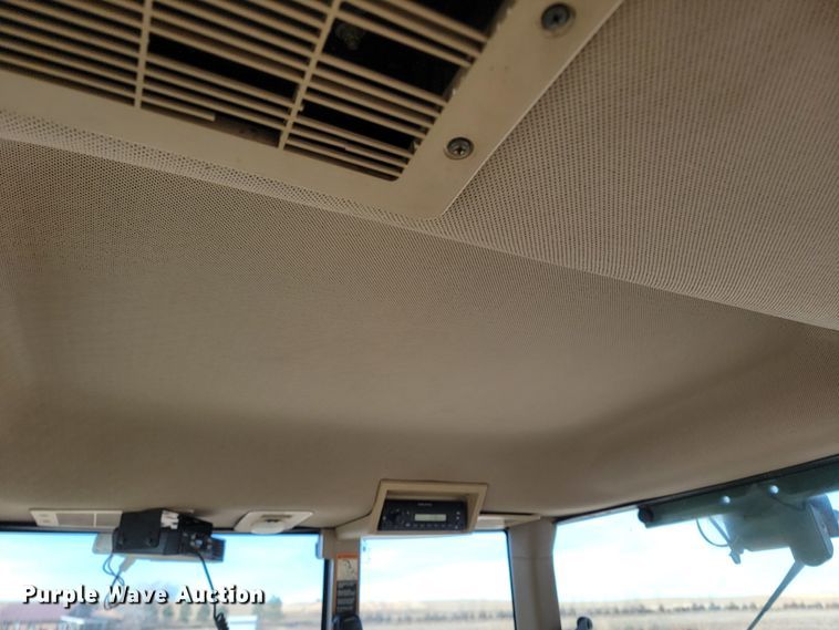 image for item ME9592 1996 John Deere 7600  tractor