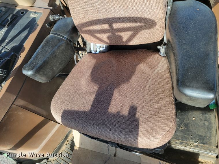 image for item ME9592 1996 John Deere 7600  tractor