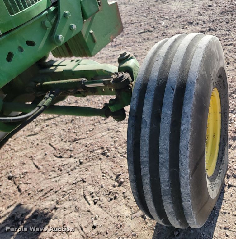 image for item ME9592 1996 John Deere 7600  tractor