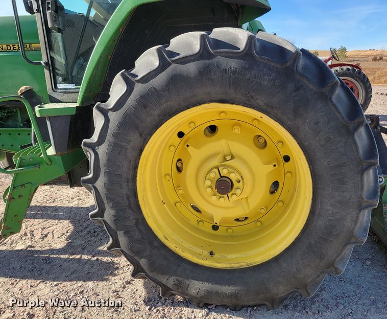 image for item ME9592 1996 John Deere 7600  tractor