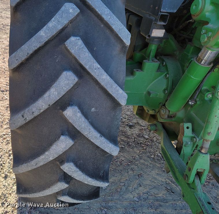 image for item ME9592 1996 John Deere 7600  tractor