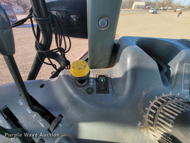 image for item ME9596 2005 McCormick MTX120  MFWD tractor