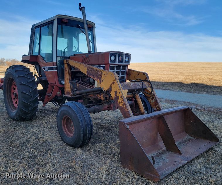 image for item ME9599 International 1086  tractor