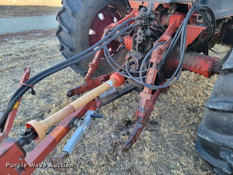 image for item ME9599 International 1086  tractor