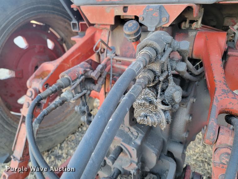 image for item ME9599 International 1086  tractor