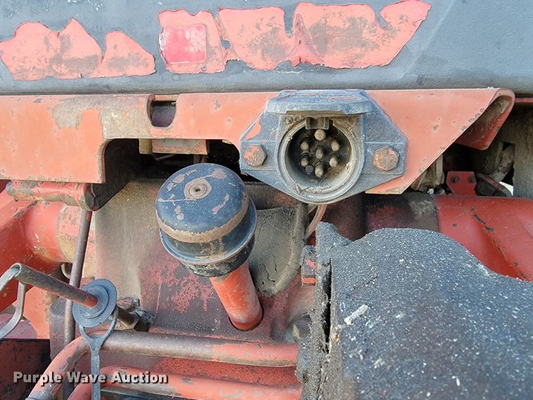 image for item ME9599 International 1086  tractor