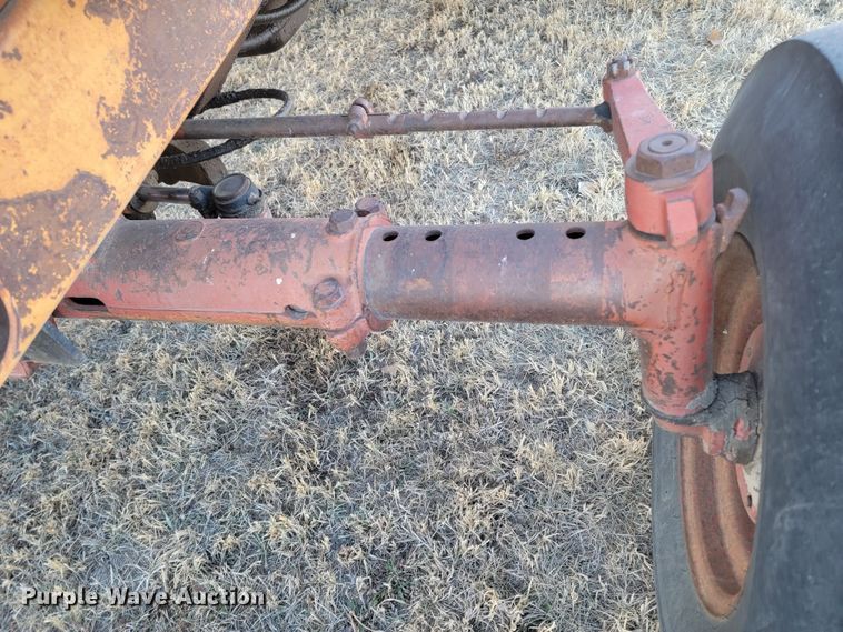 image for item ME9599 International 1086  tractor