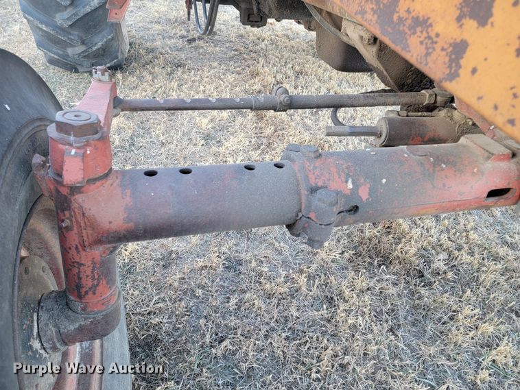 image for item ME9599 International 1086  tractor