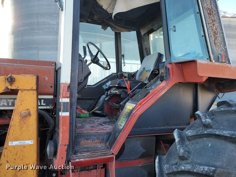 image for item ME9599 International 1086  tractor