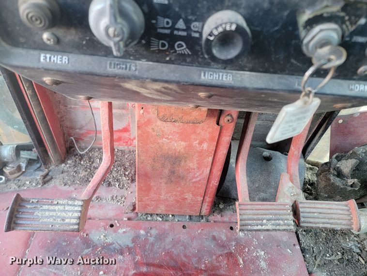 image for item ME9599 International 1086  tractor