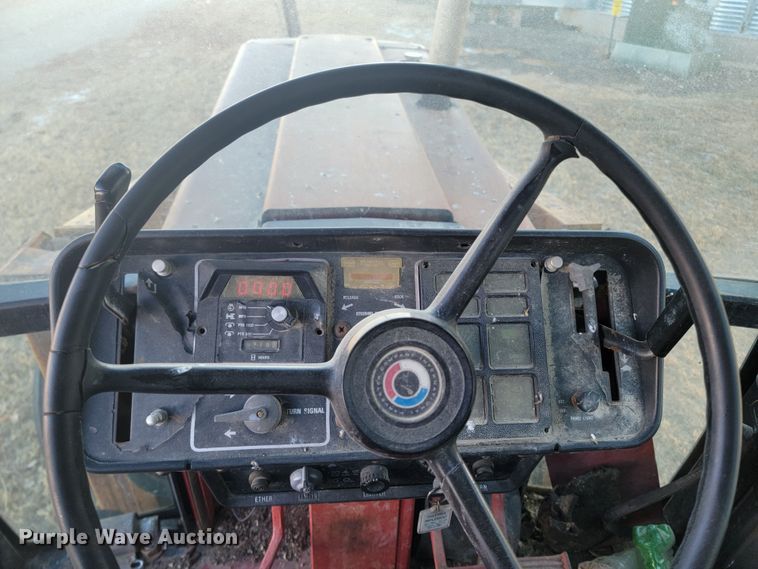 image for item ME9599 International 1086  tractor