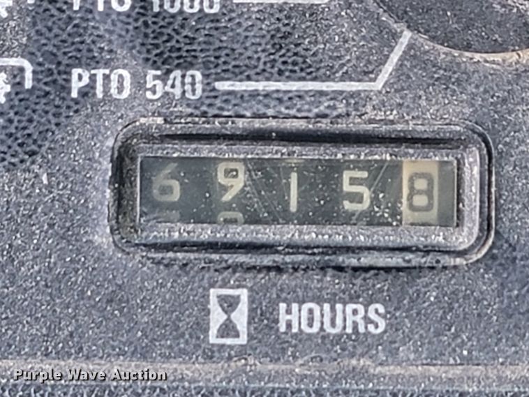 image for item ME9599 International 1086  tractor