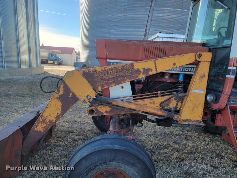 image for item ME9599 International 1086  tractor