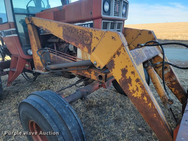 image for item ME9599 International 1086  tractor