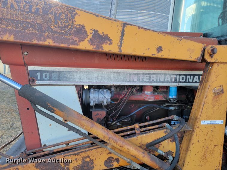image for item ME9599 International 1086  tractor