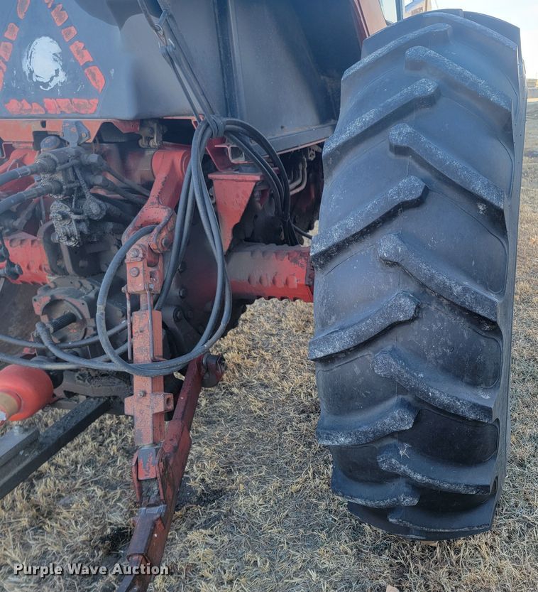 image for item ME9599 International 1086  tractor