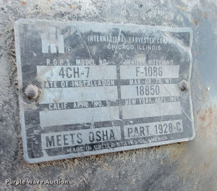 image for item ME9599 International 1086  tractor