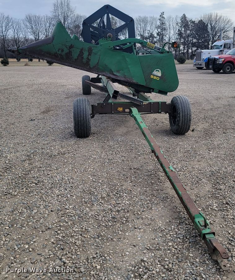 image for item ME9605 1992 John Deere 920  flex head
