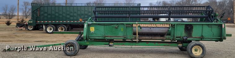 image for item ME9605 1992 John Deere 920  flex head