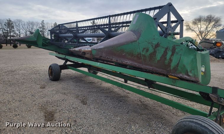 image for item ME9605 1992 John Deere 920  flex head