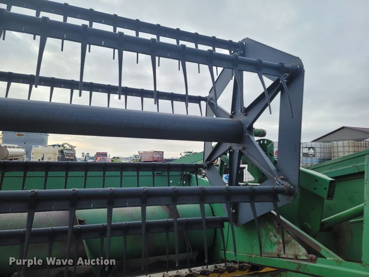 image for item ME9605 1992 John Deere 920  flex head