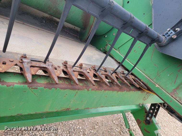 image for item ME9605 1992 John Deere 920  flex head