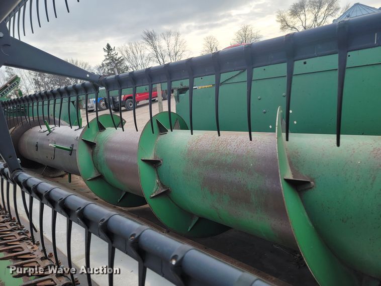 image for item ME9605 1992 John Deere 920  flex head