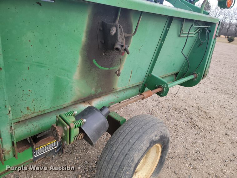 image for item ME9605 1992 John Deere 920  flex head