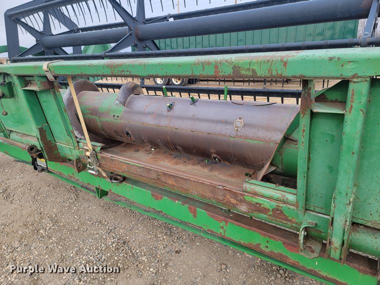 image for item ME9605 1992 John Deere 920  flex head