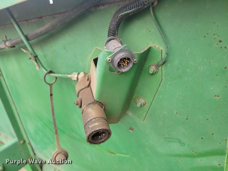 image for item ME9605 1992 John Deere 920  flex head