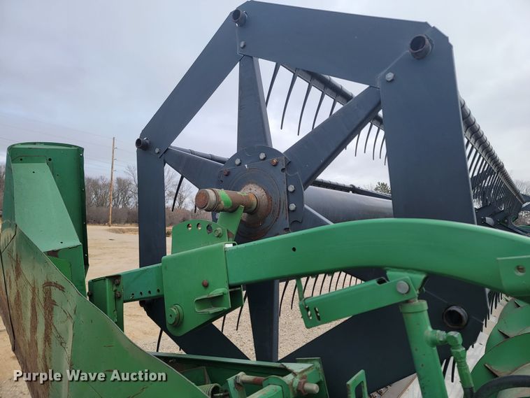 image for item ME9605 1992 John Deere 920  flex head