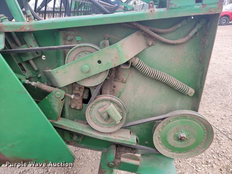 image for item ME9605 1992 John Deere 920  flex head