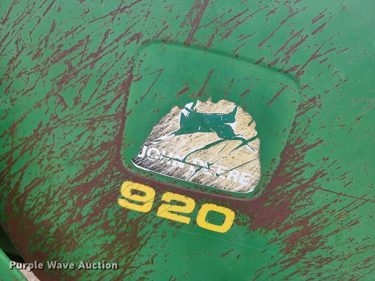 image for item ME9605 1992 John Deere 920  flex head