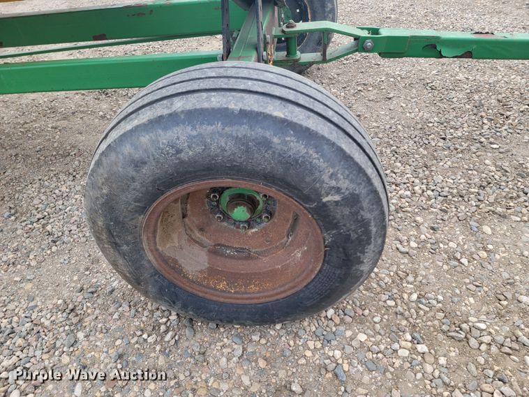 image for item ME9605 1992 John Deere 920  flex head